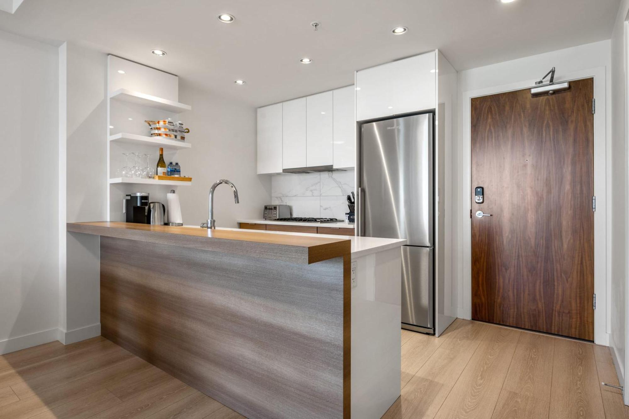 Guest Favorite Riverside Retreat- Walking Trails, Downtown Near Stampede! Free Banff Pass, Wine, Gym, Parking! YYC Exteriör bild